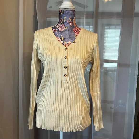 🛍️ Off White Button Sweater/ Knitted Top - Picture 2 of 4